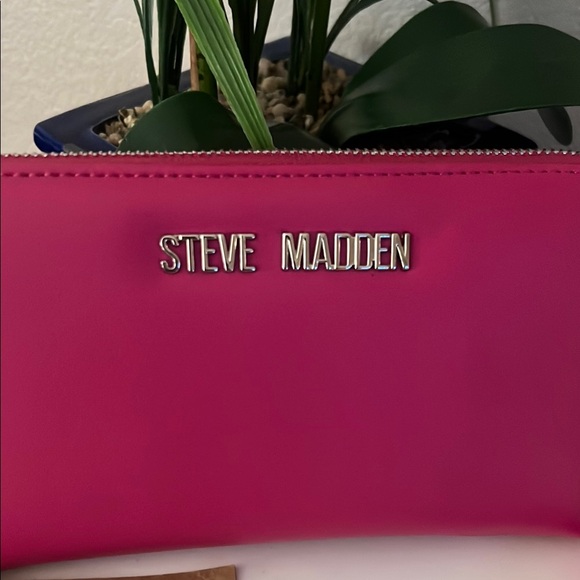 Steve Madden BHayden Wallet In Pink – Bifold With Snap Closure & Zippered Coin Pocket